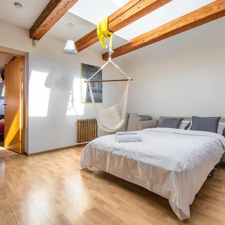 Old Loft, 2br, 7 Guests דירה *