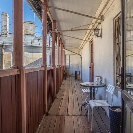 Old Loft, 2br, 7 Guests