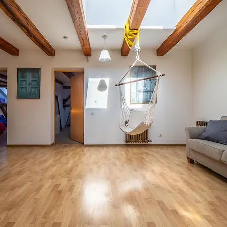 Old Loft, 2br, 7 Guests شقة ريغا