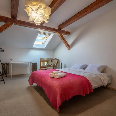 Old Loft, 2br, 7 Guests דירה *