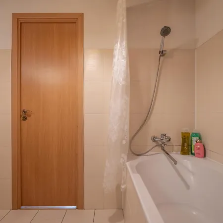 Old Loft, 2br, 7 Guests * Ρίγα