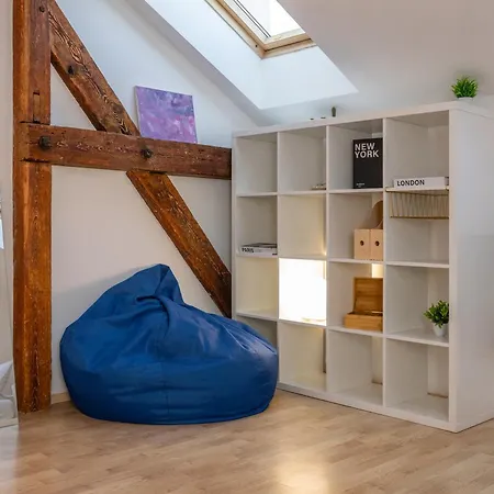 Old Loft, 2br, 7 Guests