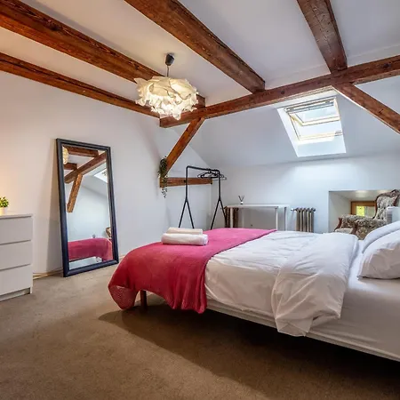 Old Loft, 2br, 7 Guests 아파트 *