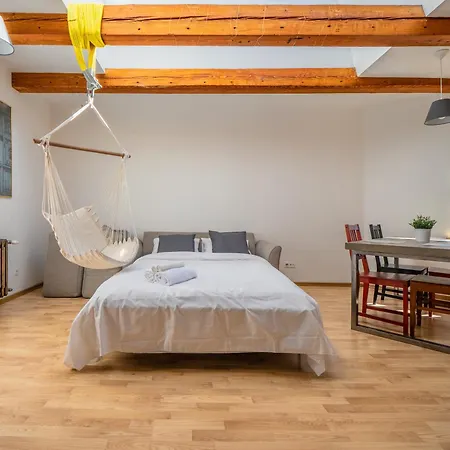 Old Loft, 2br, 7 Guests 리가